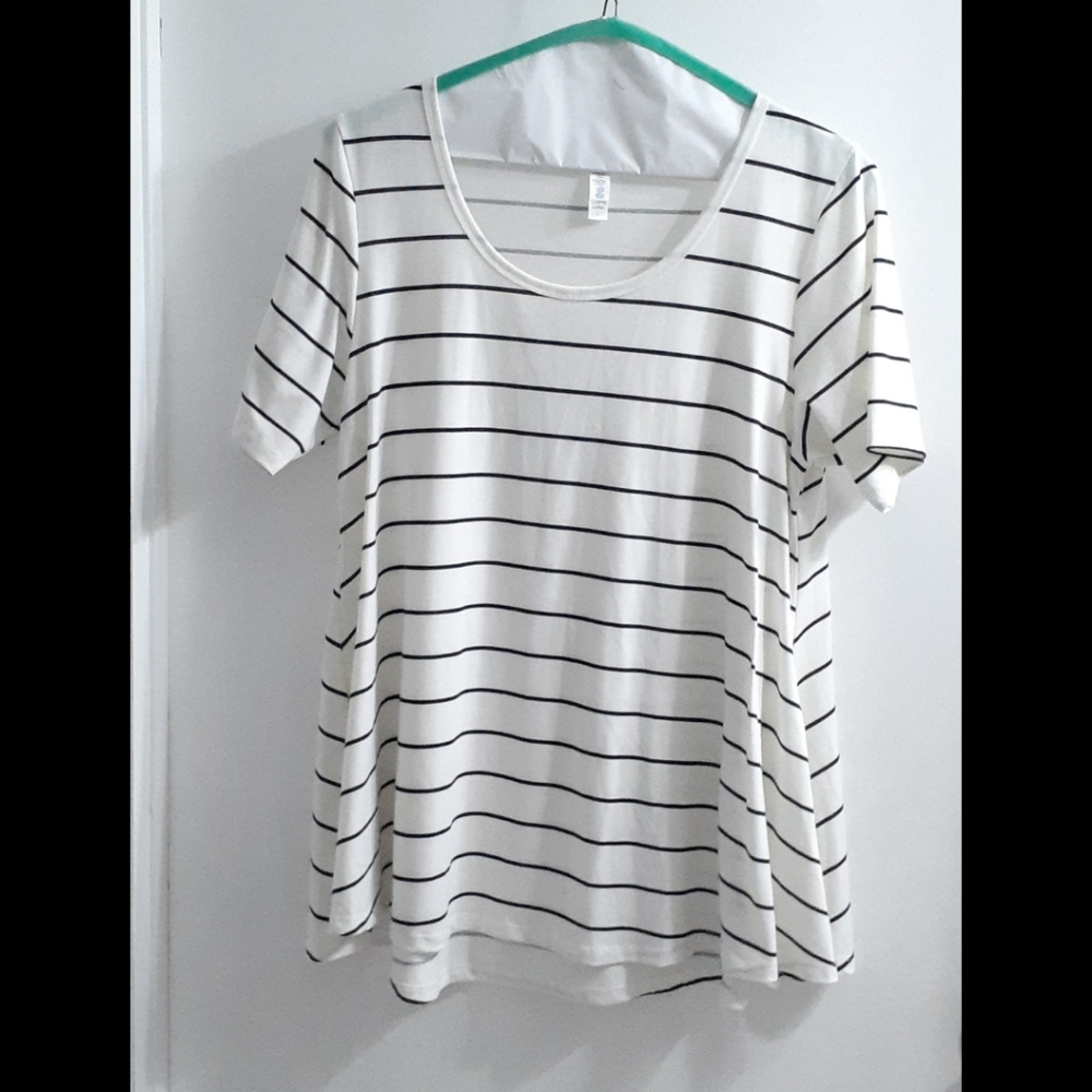💥 5 for 20 LuLaRoe blouse cream and black